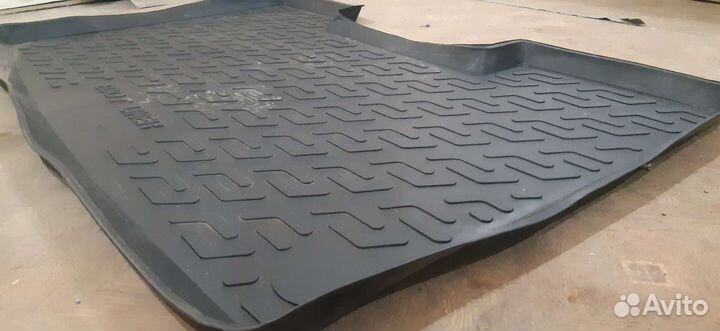 Автомобильный коврик в багажник