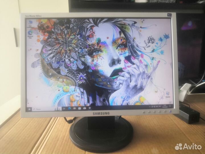 Мониторы б/у