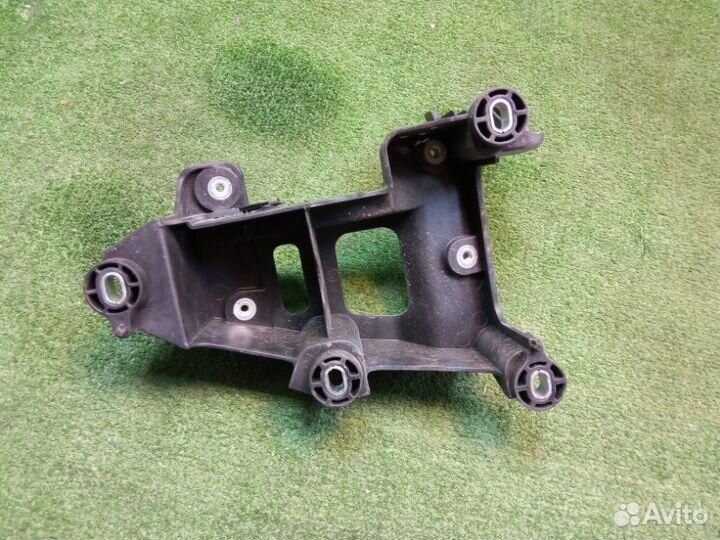 Кронштейн Ford Focus 2011