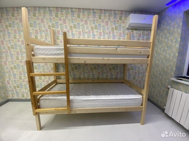 Двухъярусная кровать с матрасом