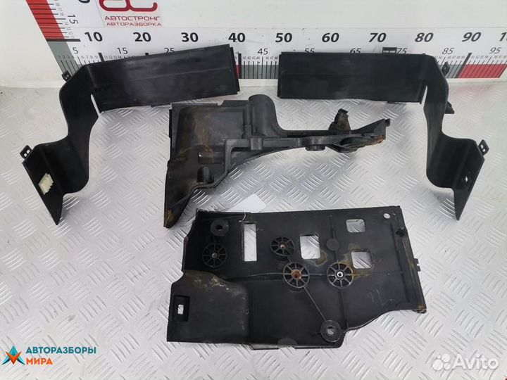 Полка аккумулятора Land Rover Discovery 3 2006