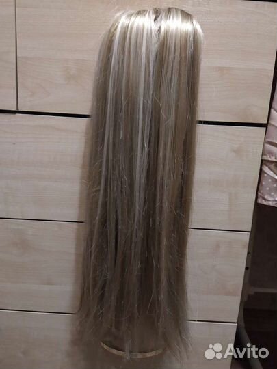 Хвост, шиньон, волосы на крабике мелирование