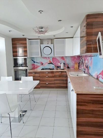 3-к. квартира, 100 м², 9/10 эт.