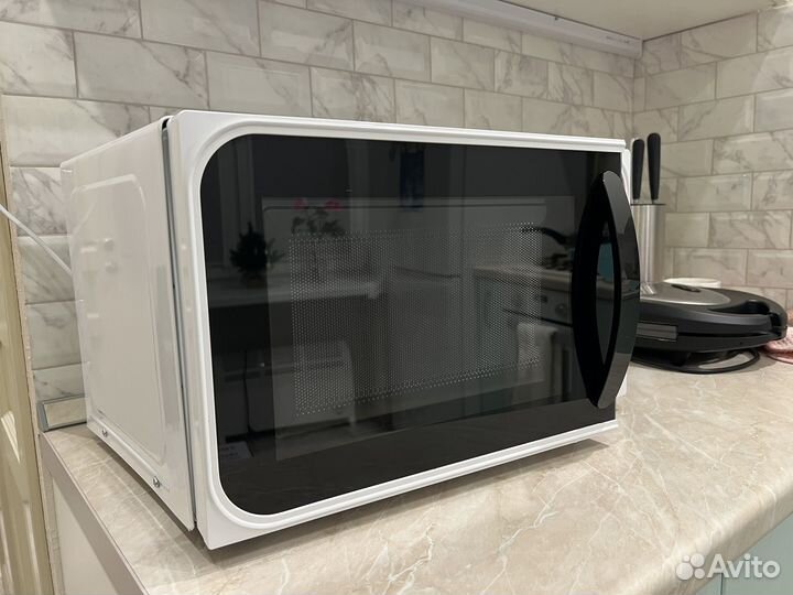 Микроволновая печь Haier hmx-dm218w