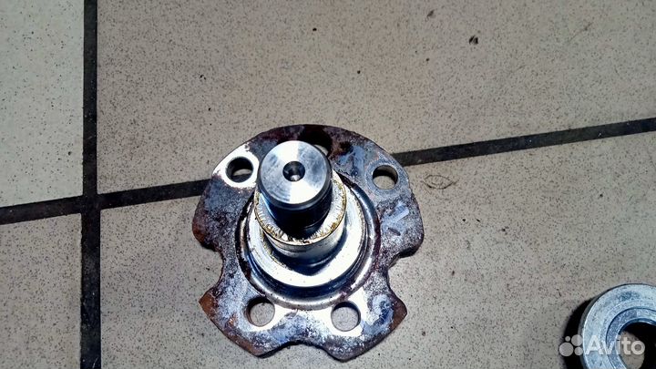 Цапфа задней оси Volkswagen Polo.Оригинал.бу