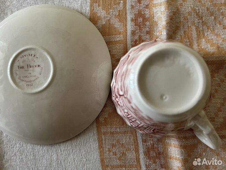 Чашка с блюдцем и сливочник, фарфор, Англия