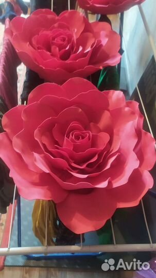 Роза красная на ободке, диаметр 30 см