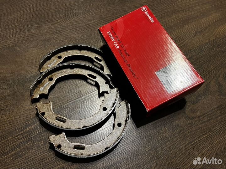 Колодки стояночного тормоза 300C/Challenger/Charge