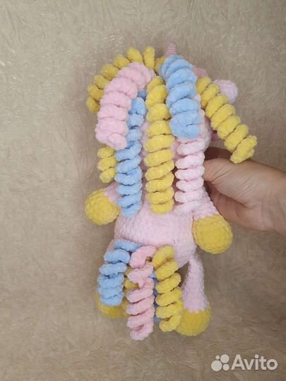 Плюшевый единорожка амигуруми