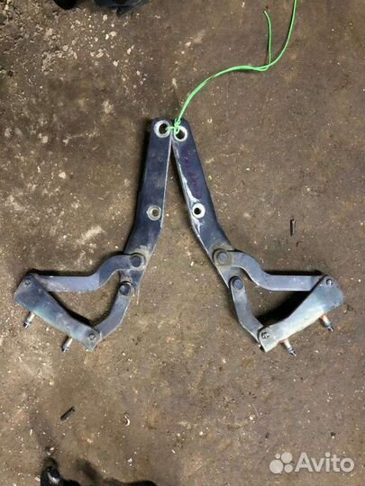 Петли багажника, капота рено софрано 1