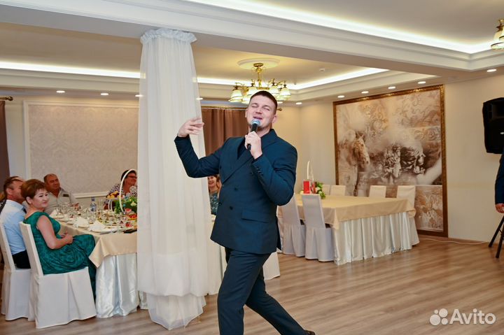 Ведущий - Певец