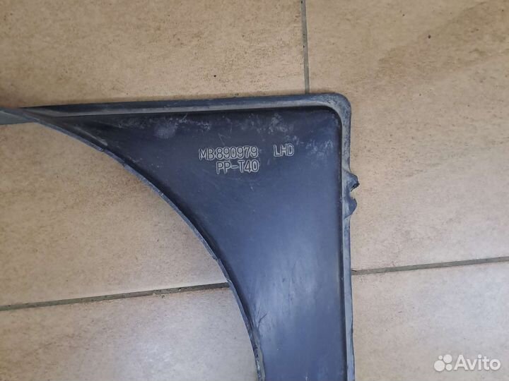 Диффузор радиатора 4M40 LHD MB890979 Pajero 2