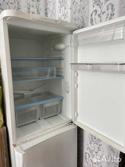 Холодильник бу Indesit