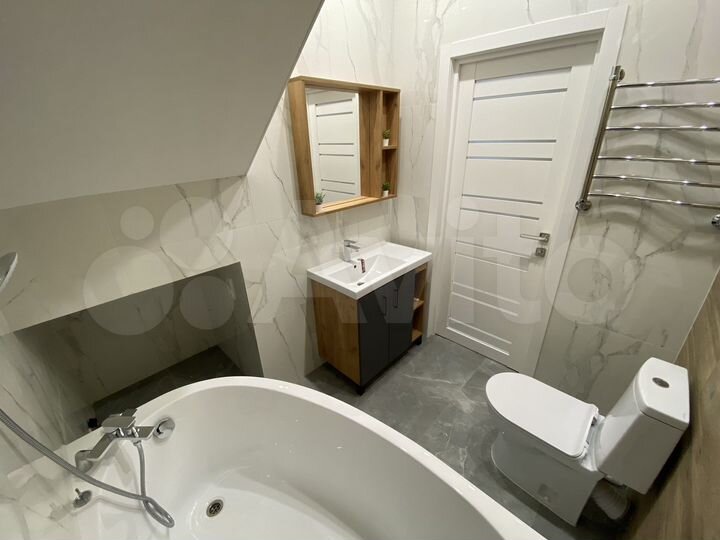 2-к. квартира, 58 м², 2/2 эт.