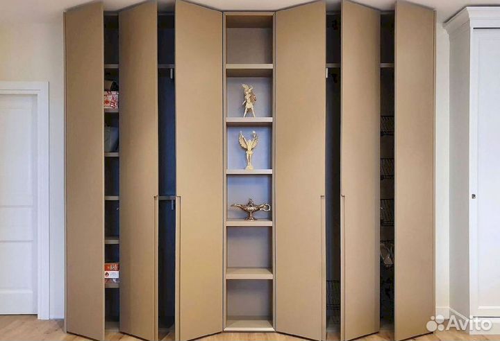 Зеркальный шкаф