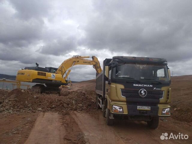 Водитель самосвала