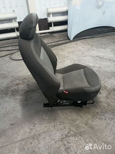 Chevrolet cobalt 14г. Сиденье передние левое