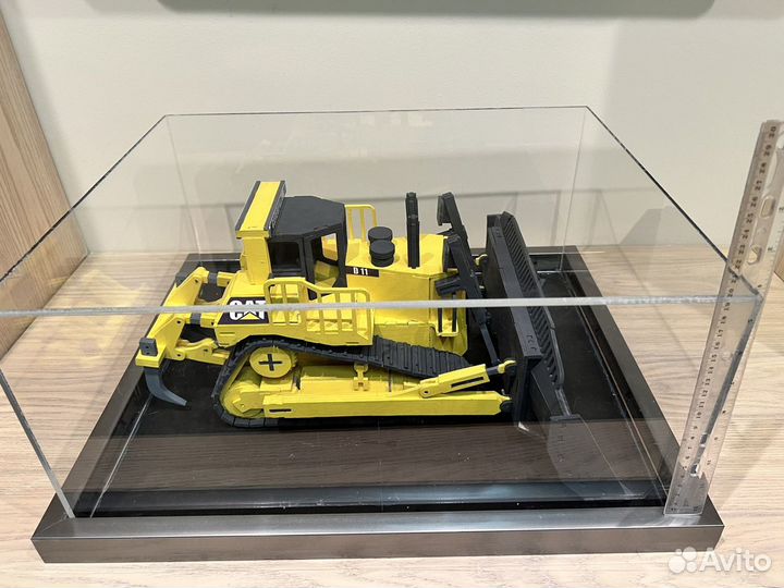 Масштабная модель гусеничного бульдозера Cat