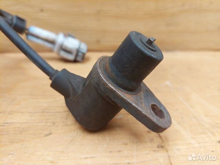 Датчик ABS лев. перед. toyota avensis