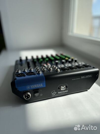 Микшерный пульт Yamaha MG10XU
