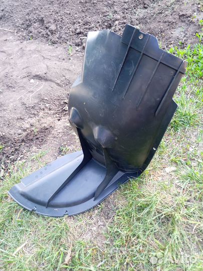 Подкрылок передний левый priora