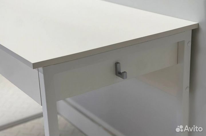 Стол Юниор (белое дерево/белый муар)