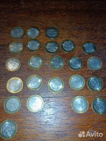 Продаю монеты 10 рублей номиналом