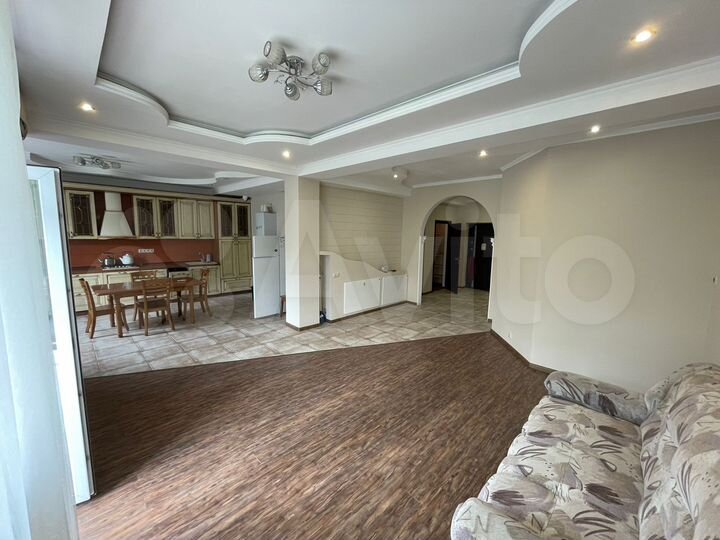 3-к. квартира, 114 м², 3/8 эт.