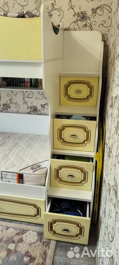 Двухъярусная кровать бу с матрасами