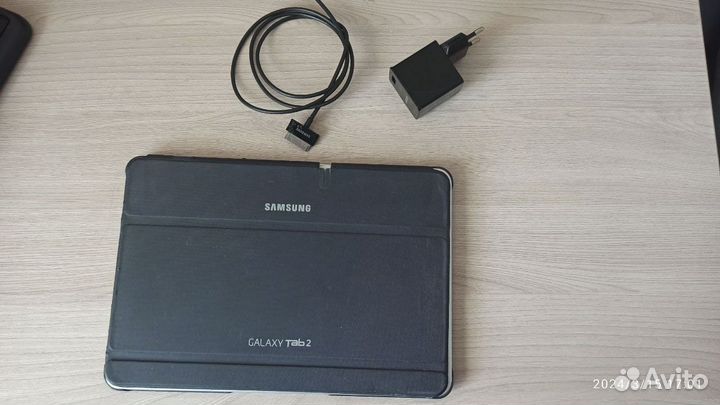 Планшеты iPad 1 и Samsung galaxy Tab2