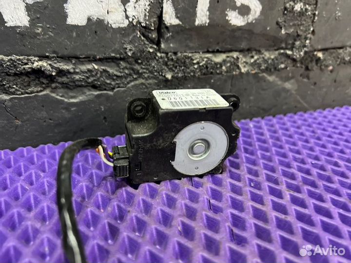 Сервопривод печки Nissan Juke YF15-218419 HR15DE