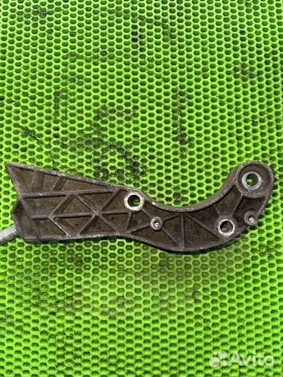 Кронштейн кпп granta,калина,datsun