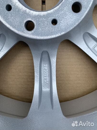 Комплект литых дисков R17x5x114,3