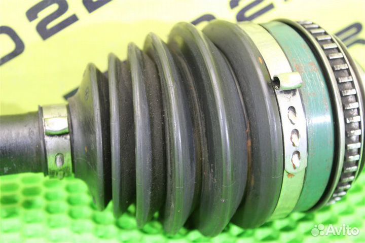 Привод передний правый Toyota Ipsum SXM15 3SFE