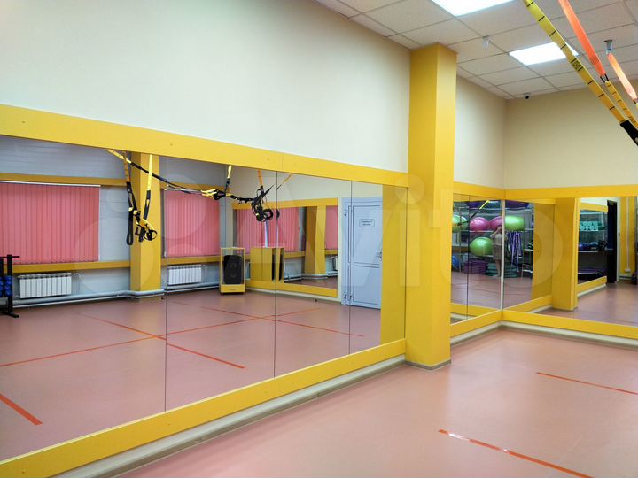 Спортивный зал,студия фитнеса с спортивным инвента