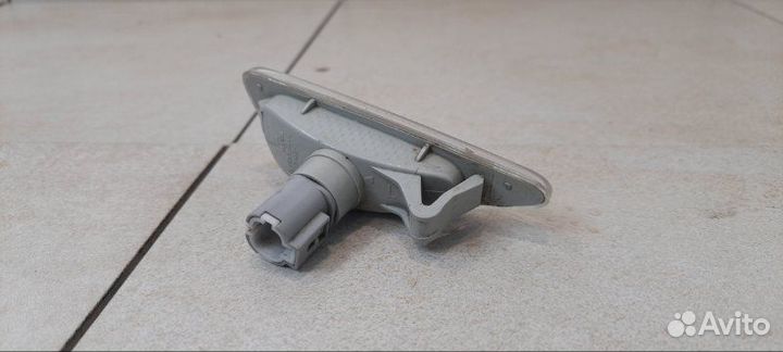 Повторитель поворота в крыло передний левый