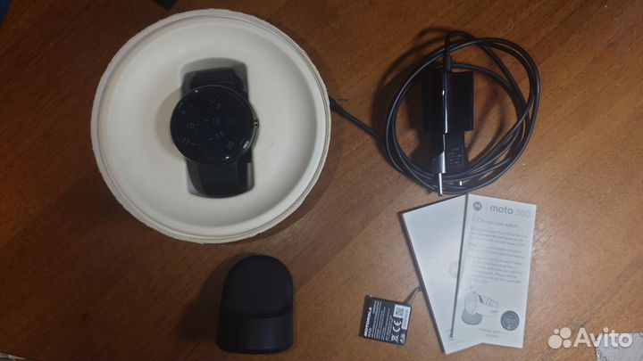 Умные часы Moto 360