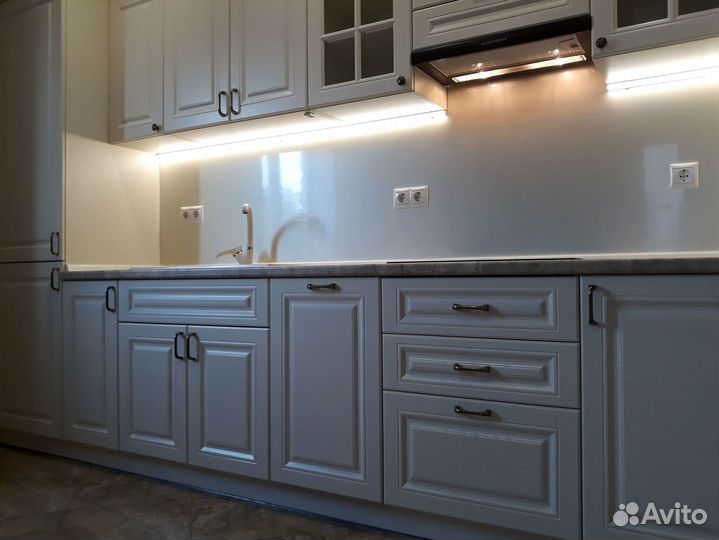 Кухонный гарнитур в современном стиле на заказ