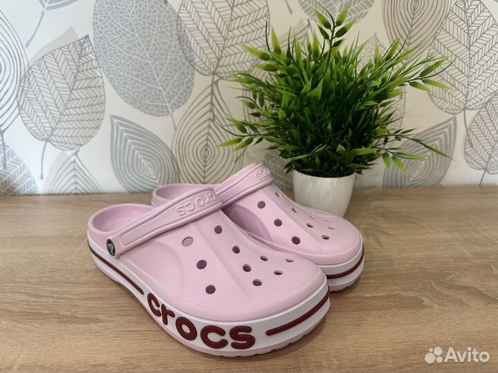 Продаю Crocs новые