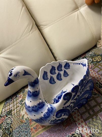 Ладья (конфетница) лебедь гжель