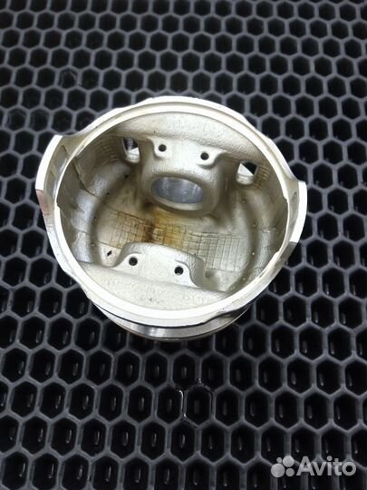 Honda CBR750 Hurricane, CBR900RR Поршень