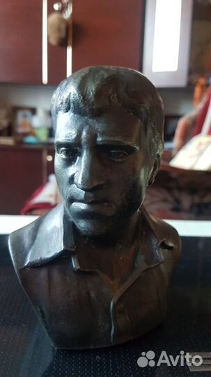 Бюст Высоцкого