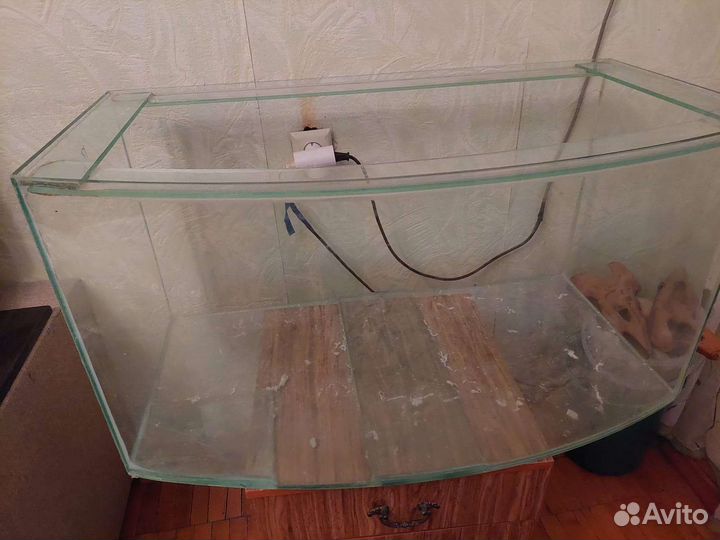 Большой аквариум на 200 литров