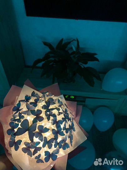 Светящийся букет из бабочек