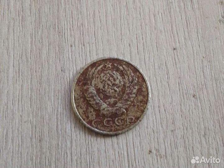 Монета 50 р. 1993 года монета 15 копеек 1982 года