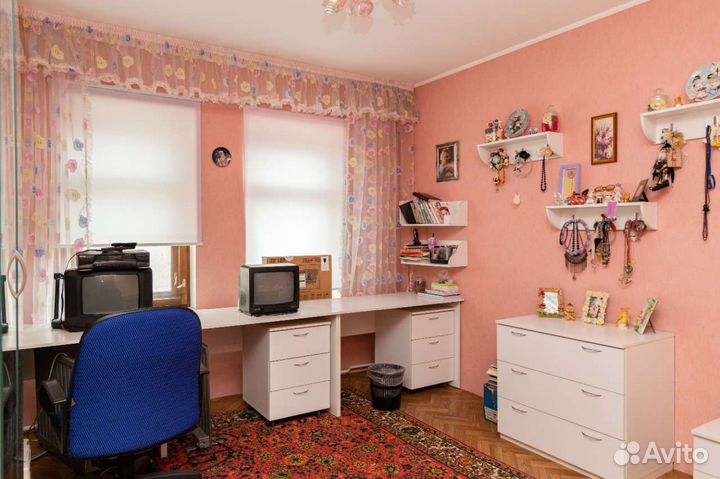 Шторы из органзы. Ламбрекен на каркасе и две шторы