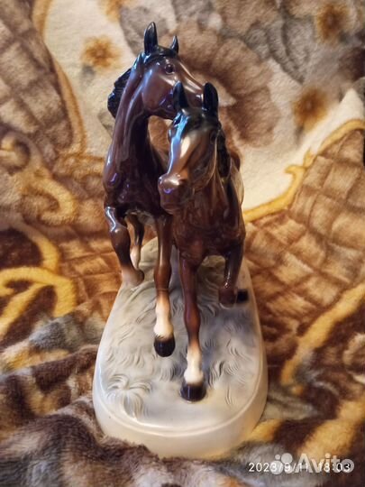 Кони бегущие фигурка