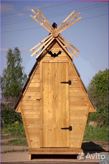 Уличный туалет деревянный