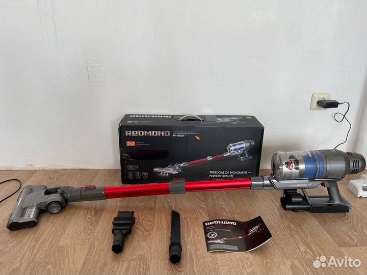 Пылесос Redmond RV-UR361