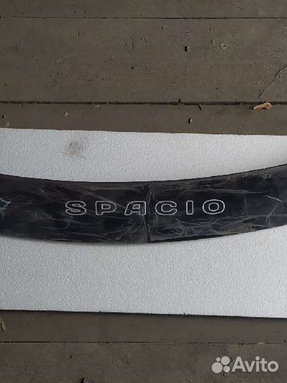 Мухобойка (спойлер, дефлектор) капота